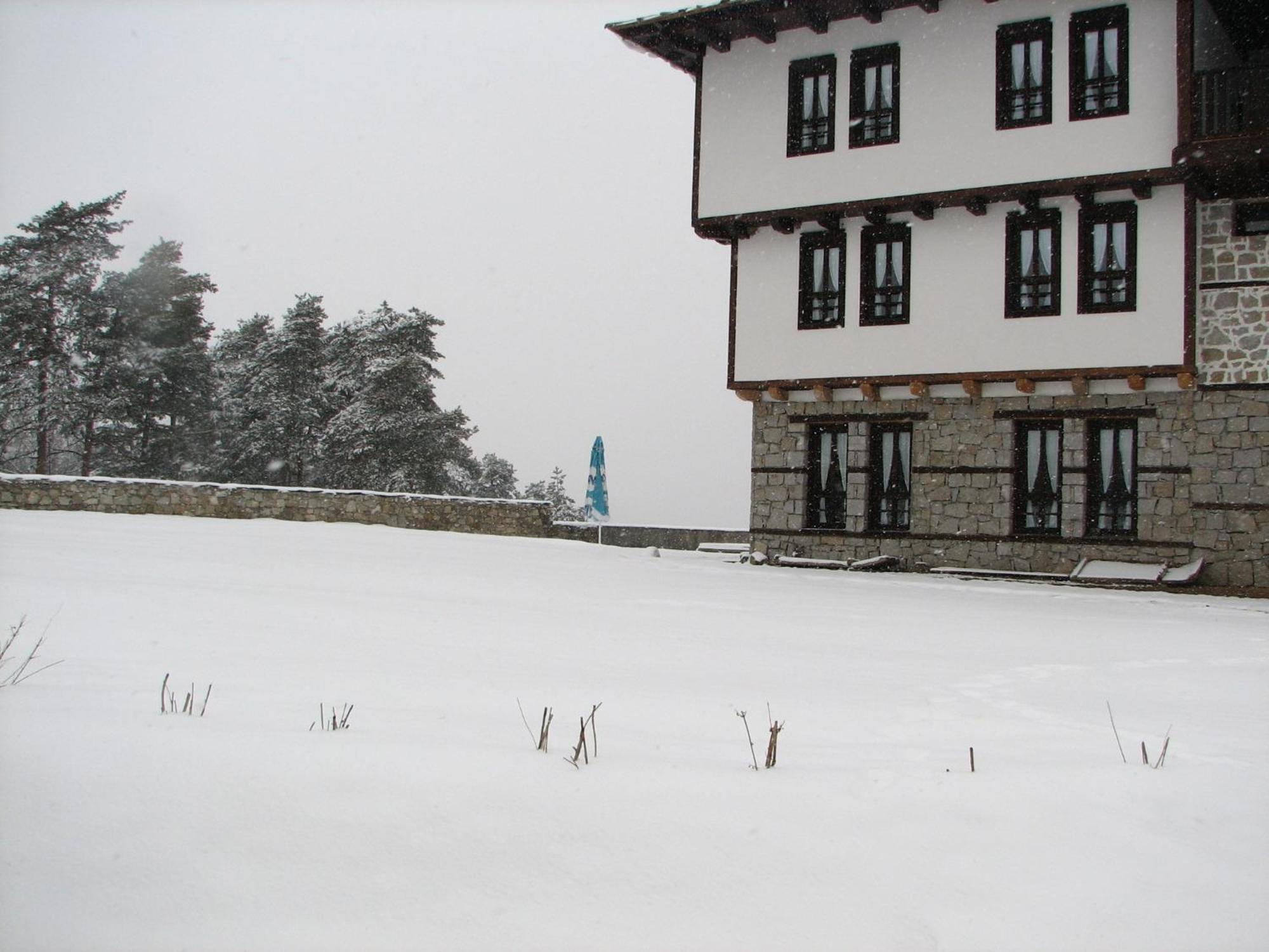 Family Hotel Kalifer Kalofer Exterior foto