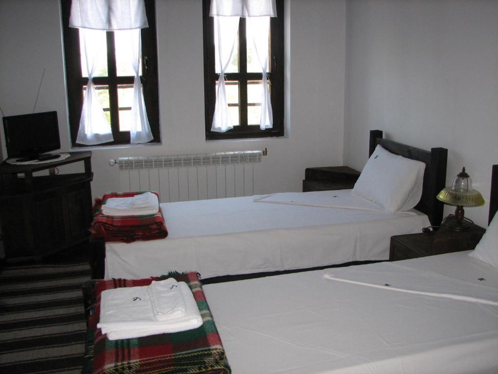 Family Hotel Kalifer Kalofer Quarto foto