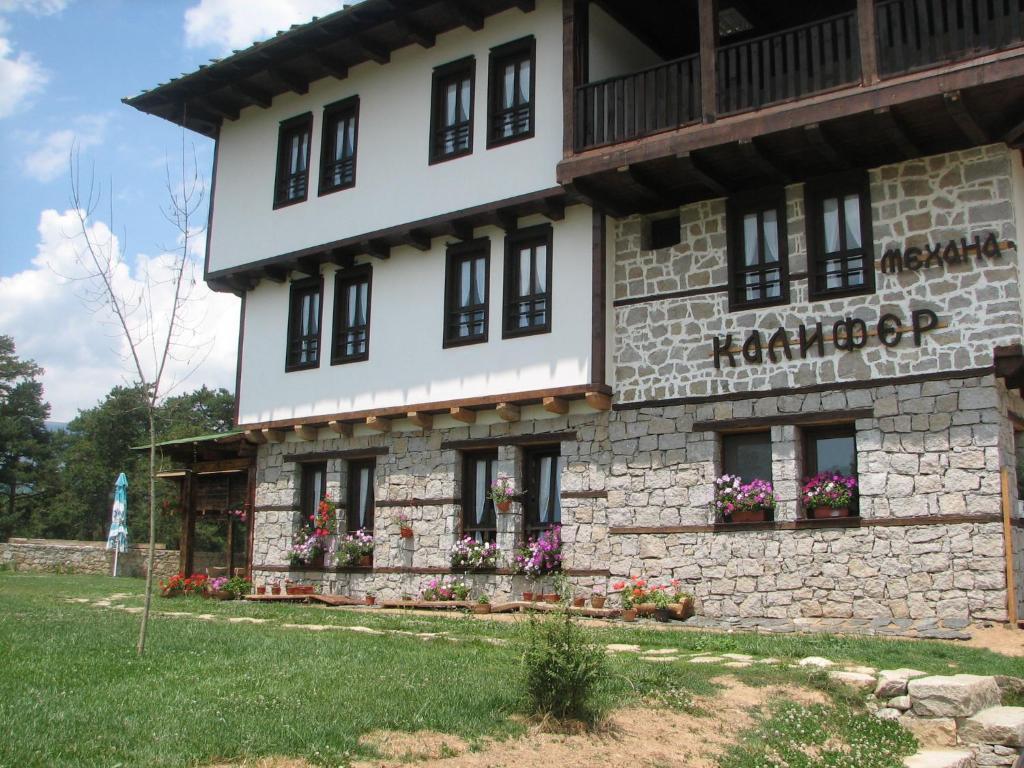 Family Hotel Kalifer Kalofer Exterior foto