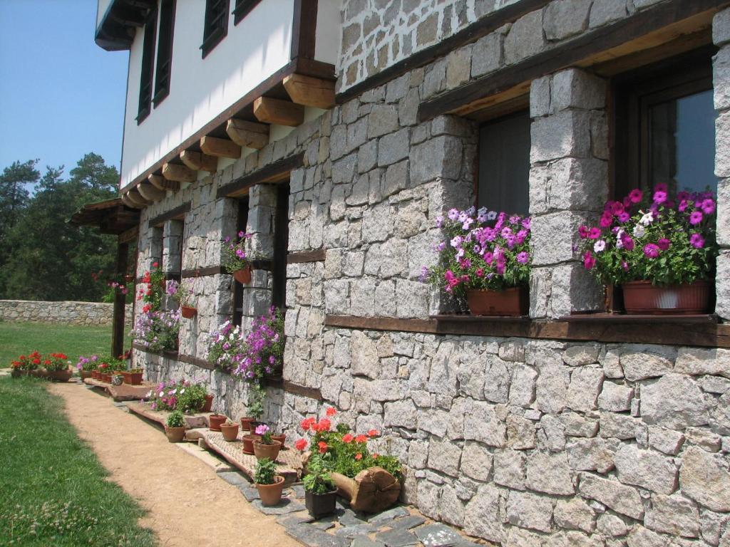 Family Hotel Kalifer Kalofer Exterior foto